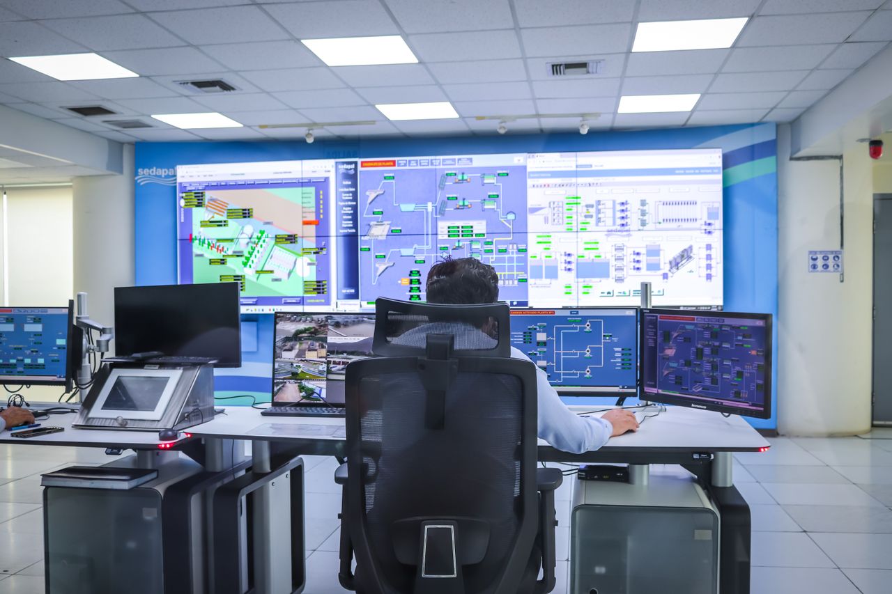 our-experience Operator in a modern control room managing technological systems in El Agustino, Lima.